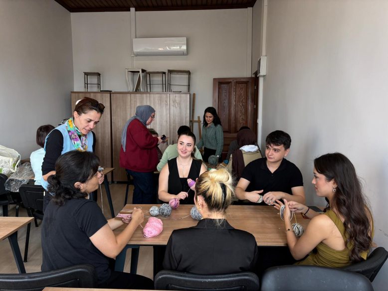 365210758Büyüksehir özel gereksinimli bireyleri sanat çatisi altinda