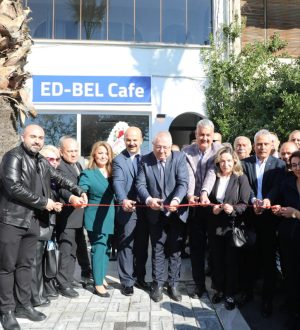 EDREMİT BELEDİYESİ’NDEN AKÇAY KORDON’A YENİ SOSYAL ALAN