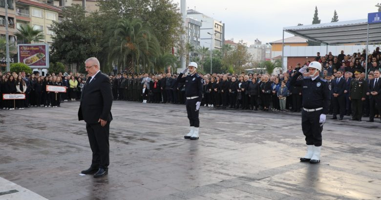  EDREMİT’TE 10 KASIM’DA HAYAT DURDU