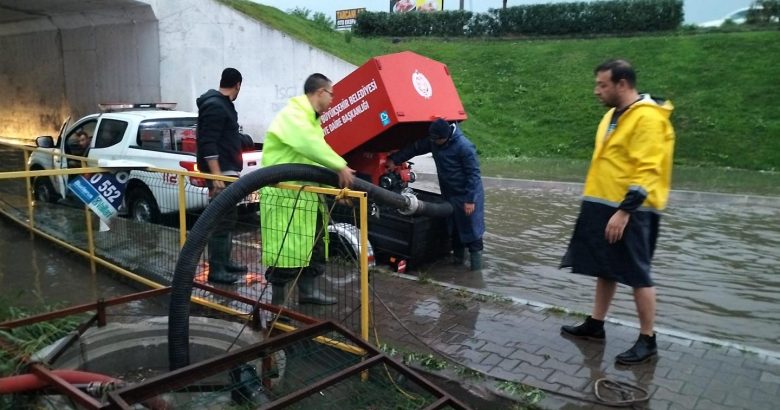  EDREMİT’TE ŞİDDETLİ YAĞIŞLARA ÖNLEM ALINIYOR
