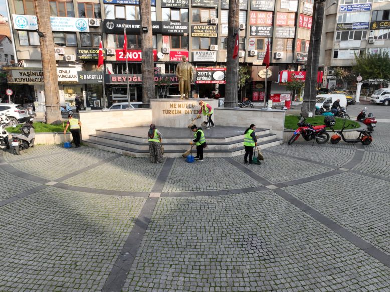 Edremit'te Temizlikte 7-24 Kesintisiz Hizmet (13)