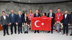 Başkan Akın, Milli Sporcuları ağırladı