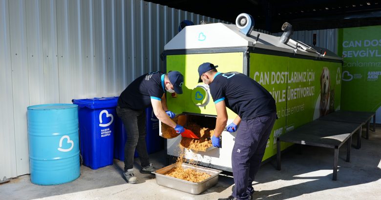  Büyükşehir, can dostların mamasını kendi üretiyor