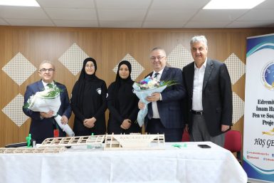 Edremit Belediyesi şampiyon öğrencileri ödüllendirdi