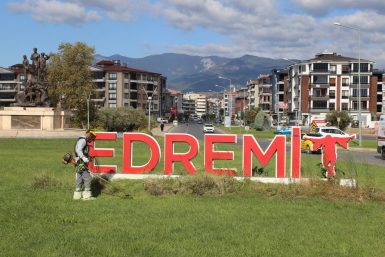 Park ve yeşil alanları ile nefes alan Edremit..