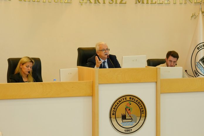 konuşan Burhaniye Belediye Başkanı Ali Kemal Deveciler, TOKİ konutlarıyla ilgili önemli bir müjde vererek, ev sahibi olma hayali kuran Burhaniyelileri sevindirdi.