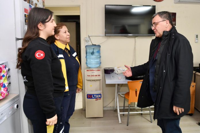 Yılın son gününde görev yapan personele moral ziyareti