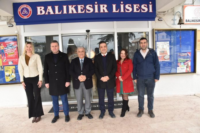 İl Millî Eğitim Müdürü Selehattin Kal, Balıkesir Lisesi ve İşyeri Sağlık ve Güvenlik Birimini kapsayan bir ziyaret programı gerçekleştirdi.